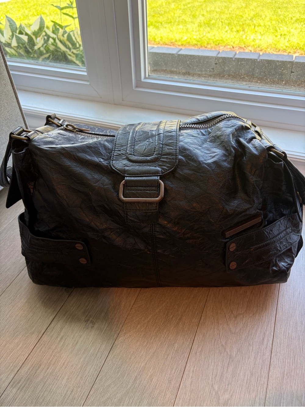Early 2000s Matt & Nat / ViaVegan black crinkled vegan leather arm bag / satchel